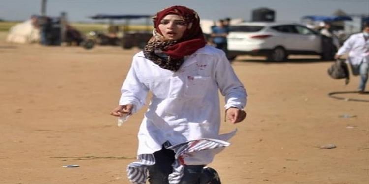 حين اقتربت رزان من أقصى نقطة للشريط الحدودي لإنقاذ مصاب باغتتها الرصاصة في الصدر