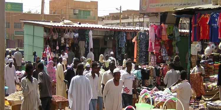 سوق المدينة المركزية (داون تاون) ما تزال محتشدة بالأزقة والناس