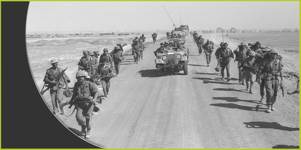 جاء العدوان الثلاثي على مصر، وتجدّدت مشاعر الجهاد عند محمود