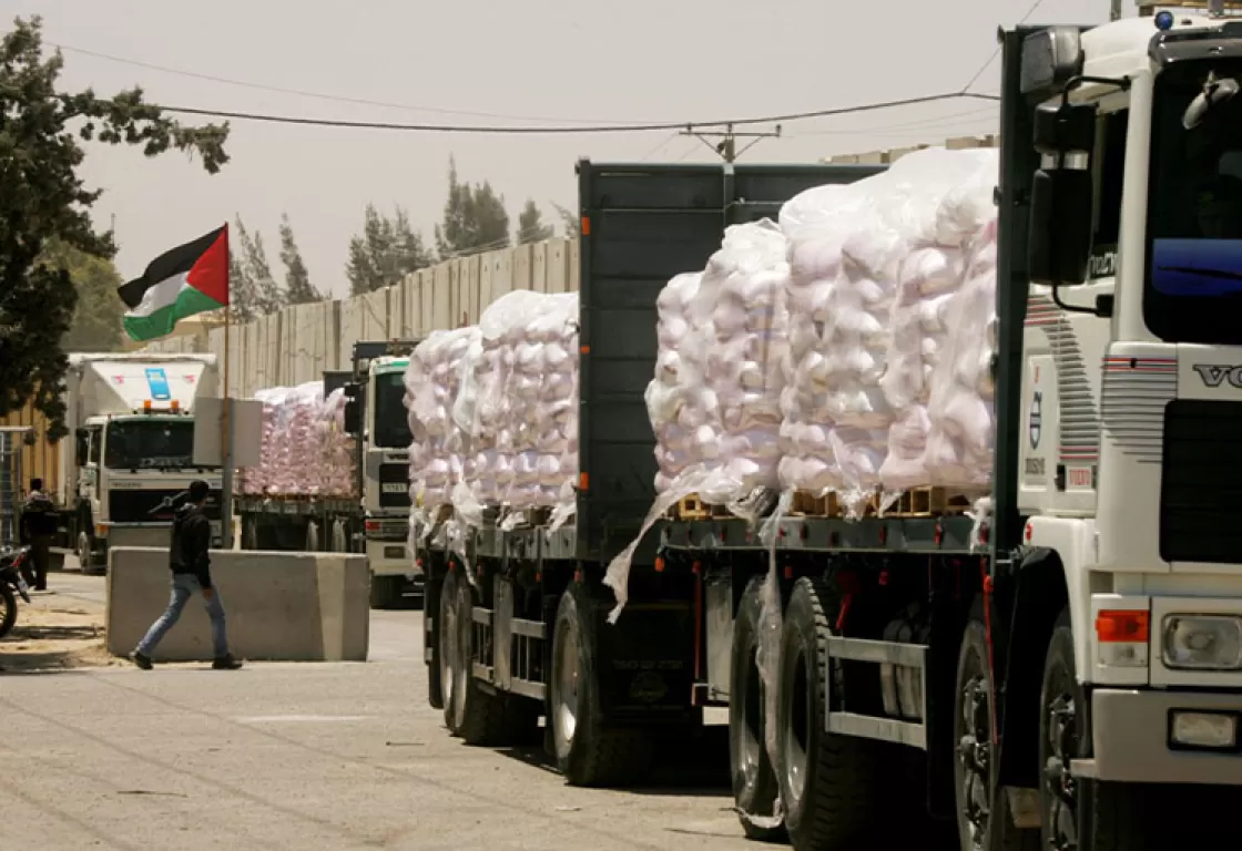 لأول مرة منذ 7 أكتوبر... دخول شاحنات محملة بالبضائع التجارية إلى غزة