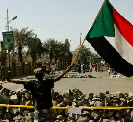 شيزوفرينيا الكيزان : تدمير السودان والتباكي على غزة..!