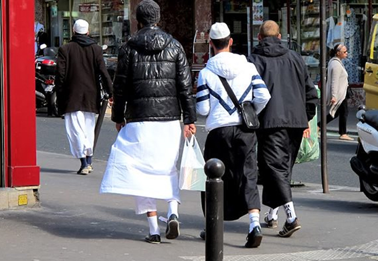 "الإسلاموية".. من التكيف مع الحداثة إلى أسلمتها