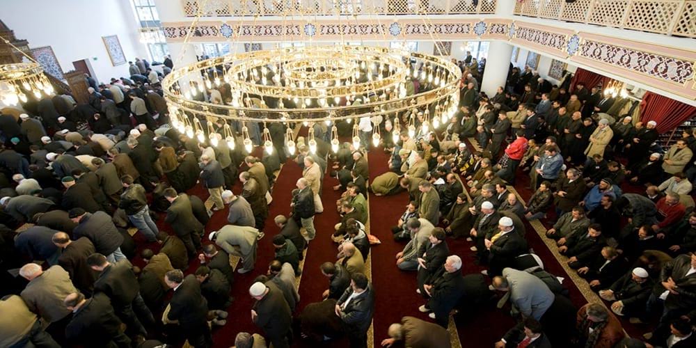 الإمارات: إهمال الرقابة على المساجد في أوروبا أدى لهجمات إرهابية