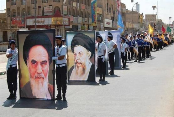 العراقي لا يعرف لماذا تمتلئ مدنه بصور قادة إيران