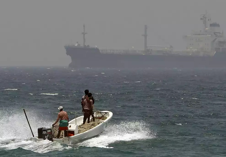 هل تقف إيران وراء العمليات التخربيبة في ميناء الفجيرة؟
