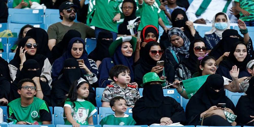 تعرّف على المباراة التي ستشهد الظهور الأول للنساء السعوديات