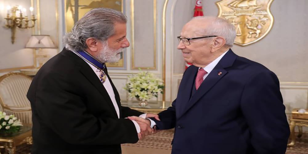 تونس تقلّد مارسيل خليفة الوسام الوطني للاستحقاق