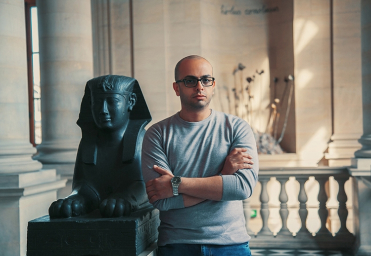 الروائي أحمد مراد