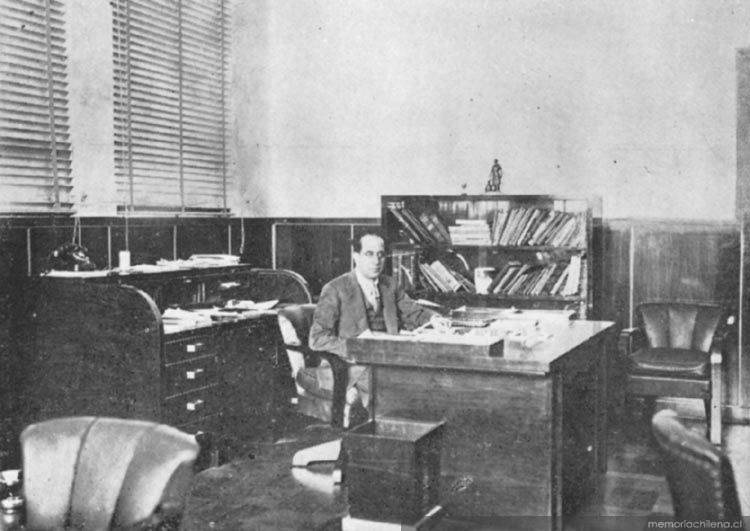 خوان يارور في مكتبه عام 1937