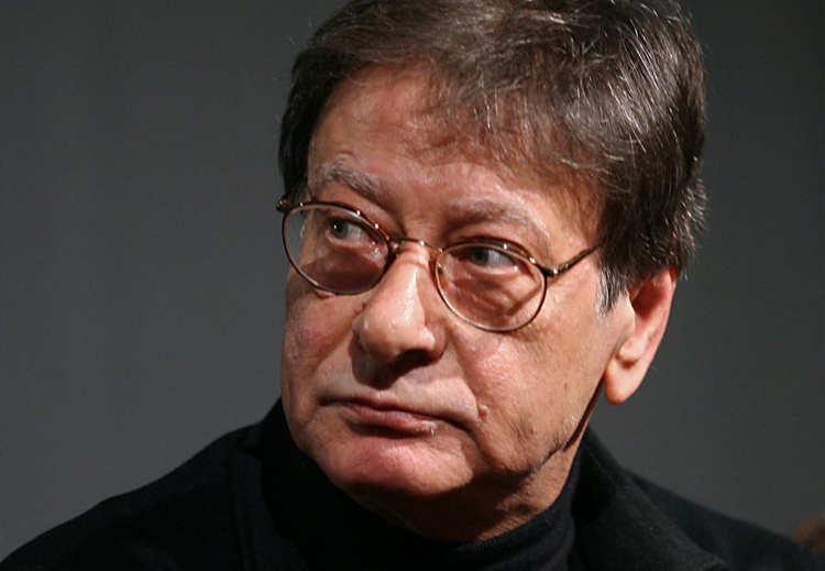 محمود درويش متحالفاً مع الخلود... منقباً عن فلسطين الأعماق