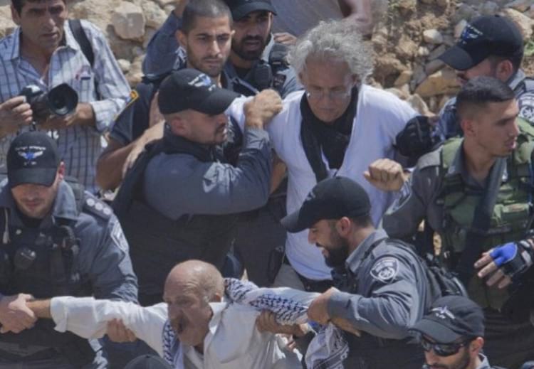 اعتقل رومانو وتمت دعوته لعدم ممارسة حرية التظاهر أو التحدث مطلقاً في القدس