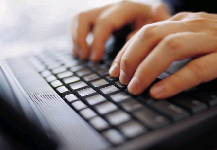 "سلفنة" الفضاء الرقمي.. لهذه الأسباب يولي السلفيون مواقع التواصل أهمية كبيرة