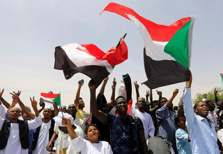 جان باخ: لهذه الأسباب يحتفظ السودان بربيعه