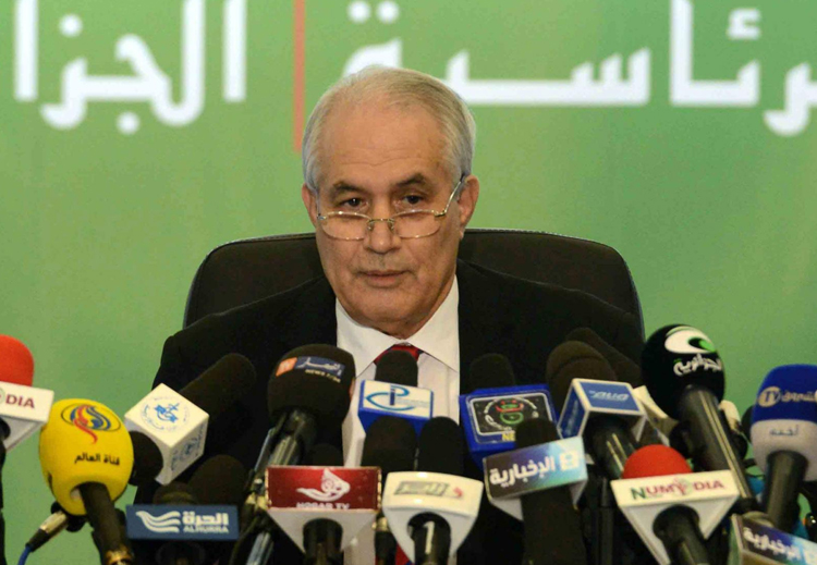 "الباء" الأولى تسقط تحت ضغط الشارع الجزائري