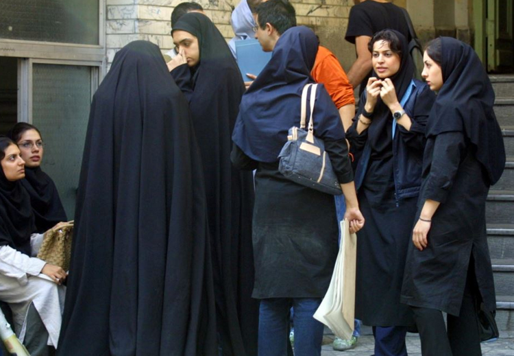 يفتقد المندائيون لحقهم في التعليم الجامعي أو مدارس خاصة لهم