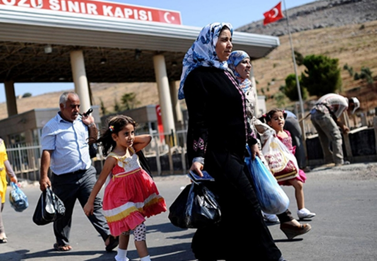 تركيا ترحّل لاجئين سوريين لإثبات روايتها بمحاربة الإرهاب!
