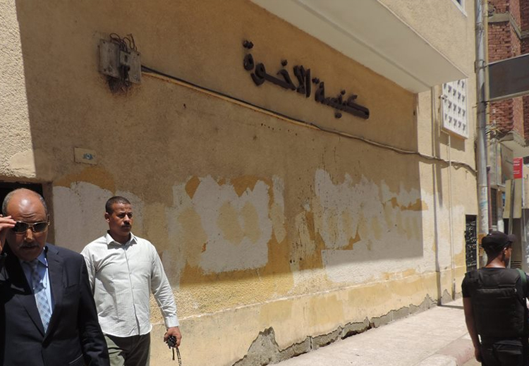 يطلقون على كنائسهم (الإخوة) وينادون بعضهم بالأخ (فلان)