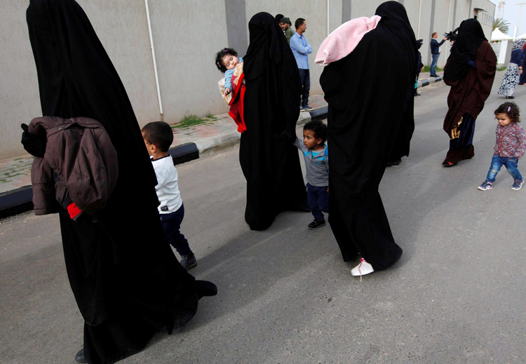 هيومن رايتس: أغلبية الأطفال محتجزون مع أمهاتهم