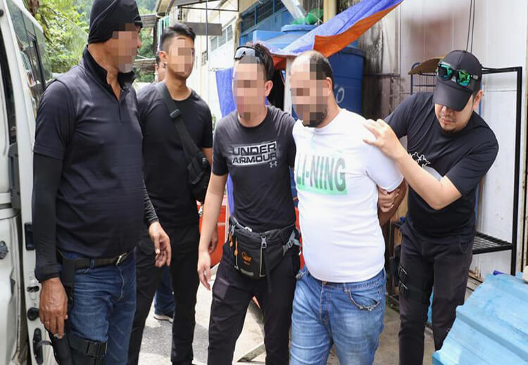 ماليزيا ترحّل 6 أشخاص.. ما علاقة جماعة الإخوان؟!