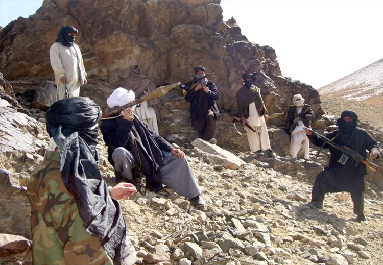 تبنّي أيديولوجيا متطرّفة يوحي بأنّ الزّعيم المتمرّد مهتمّ بما هو أكثر من مجرّد السّلطة أو الثراء
