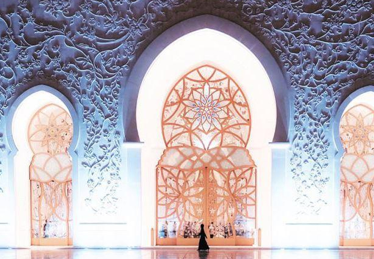 مصور باكستاني يوثق مساجد خلابة ومليئة بالسكينة بالإمارات (صور)
