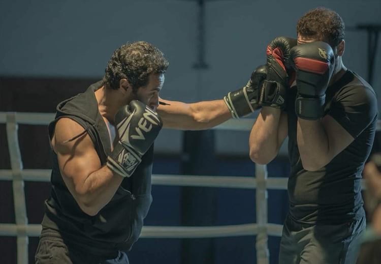 الفنان كريم فهمي في مشهد من مسلسل أمر واقع