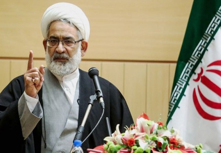 لم يتوانَ المدعي العام لإيران، محمد جعفري منتظري، عن تهديد الإمام ملازهي