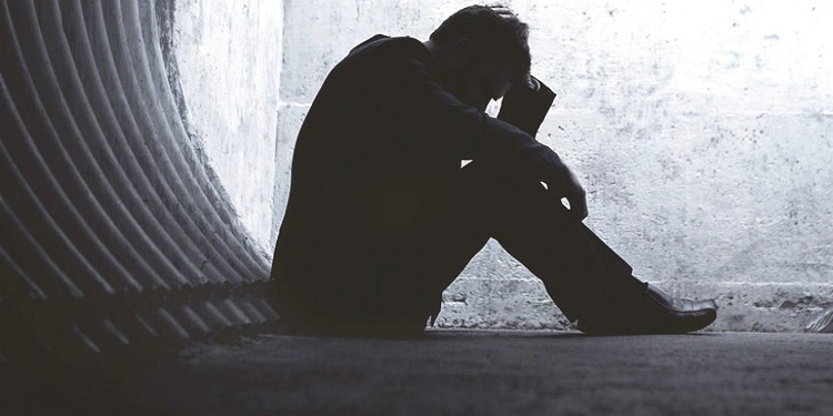 هؤلاء أكثر عرضة للاكتئاب والانتحار