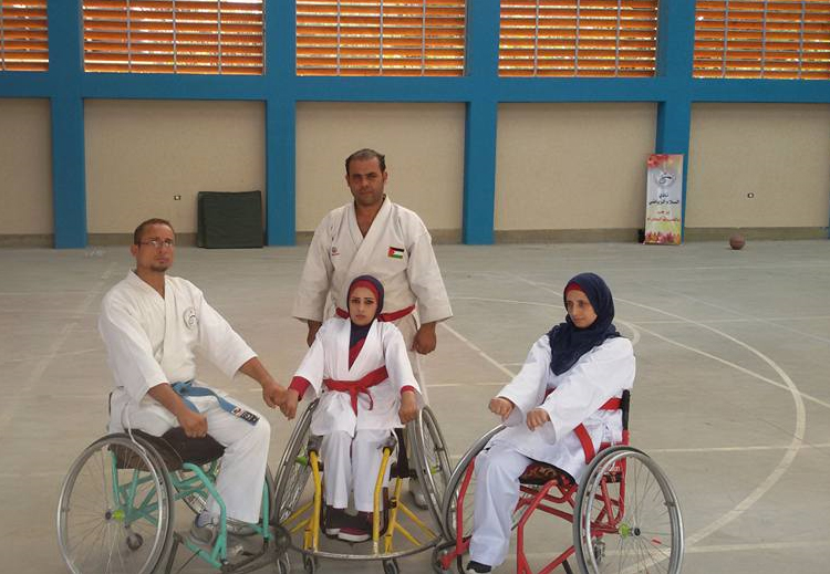 بهمة عالية، نزلوا ساحة التدريب برفقة كراسيهم المتحركة