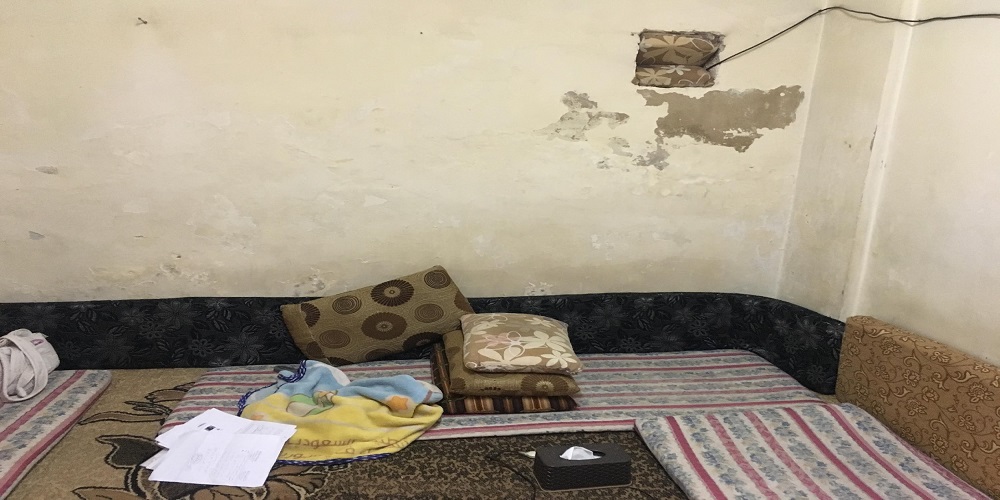 غرفة ندى في مخيم البقعة: الجدران متشققة كما الأرواح – (حفريات)