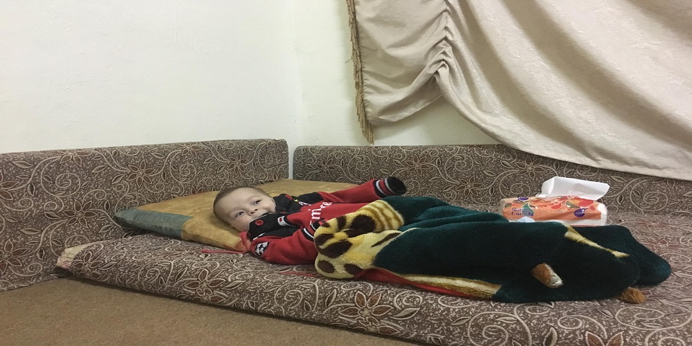 ابنة فاطمة ذات الأشهر الثلاثة في غرفة مأهولة بالرطوبة – (حفريات)