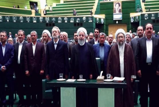 750 ناشطاً وفناناً يطالبون روحاني بالإفراج عن ناشطين معتقلين