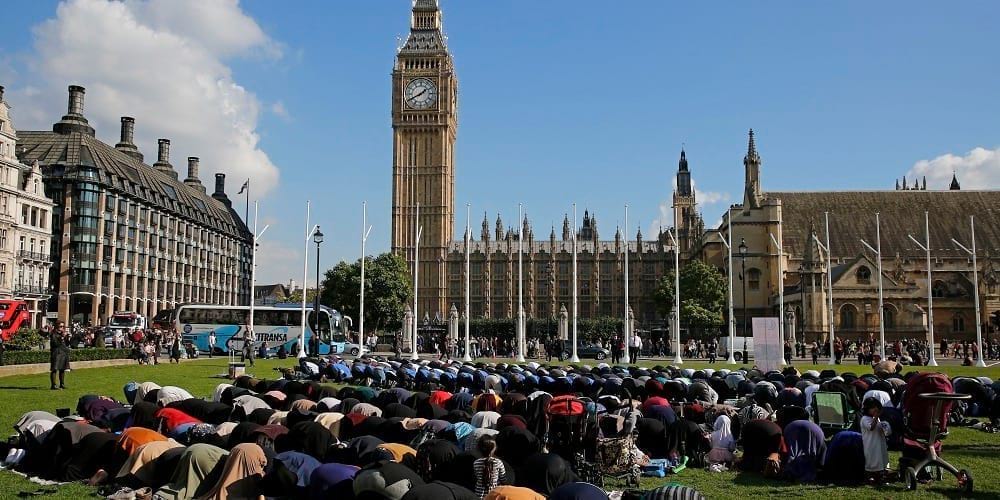 مسلمو بريطانيا يحاربون التطرف بمأسسة العمل الديني