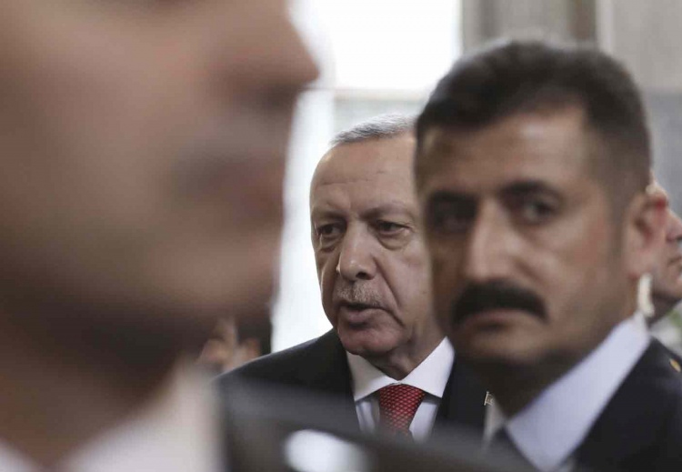 أردوغان يفشل في وقف تفتت حزب العدالة والتنمية