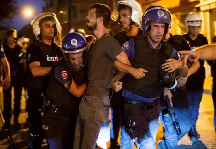 أردوغان يعطّل الديمقراطية