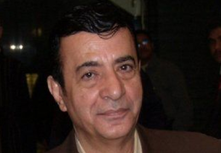انتقد أركان فؤاد الطلقات المطاطية التي يوجّهها جلال لضيوفه في أماكن حساسة وخادشة للحياء العام بهدف إثارة ضحك المشاهدين