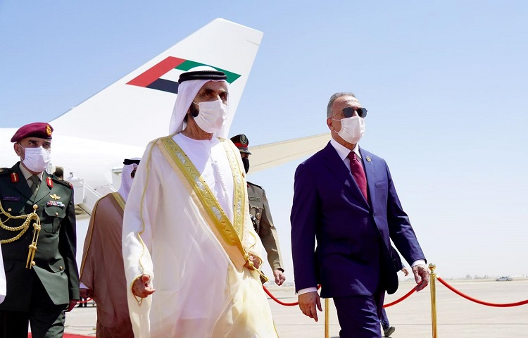 الكاظمي يستقبل الوفد الإماراتي برئاسة الشيخ محمد بن راشد آل مكتوم في مطار بغداد الدولي