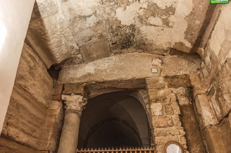 الباب المزدوج