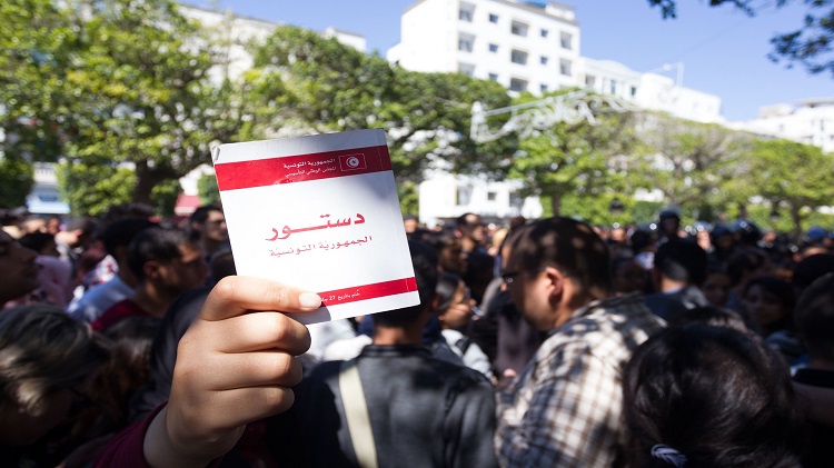 بسبب تتالي الأزمات: تونسيون يطالبون بتغيير نظام الحكم