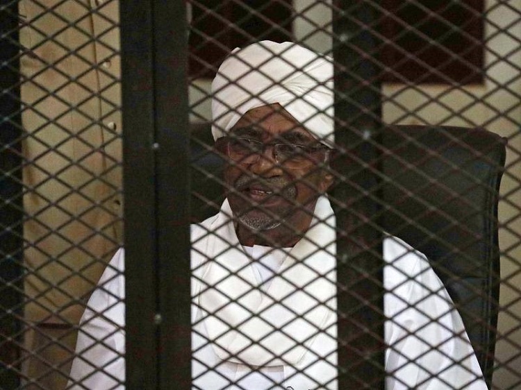 منذ سقوط البشير، في نيسان (أبريل) 2019، وتجمّع المهنيين لديه العديد من التعليقات حول أداء قوى الحرية والتغيير
