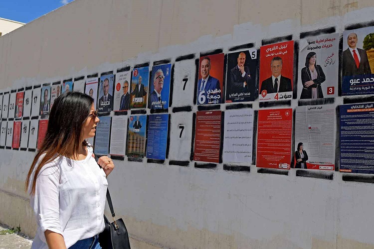 تجدد الدعوات في تونس لتغيير النظام السياسي