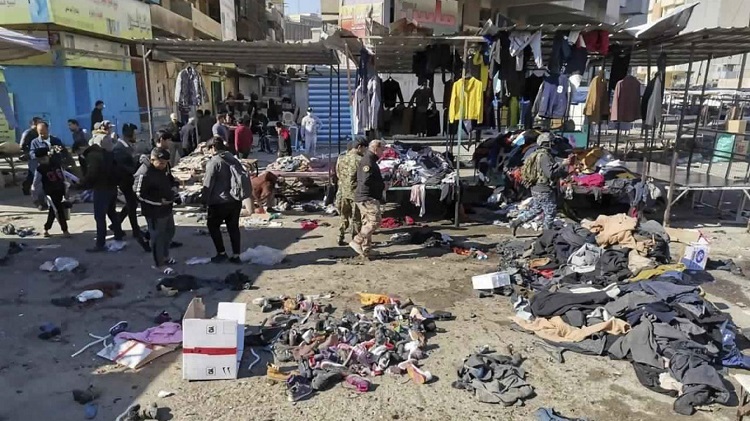 شهدت ساحة إحدى الأسواق الشعبية لبيع الملابس المستعملة تفجيرين انتحاريين أمس