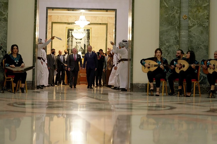جانب من استقبال عراقي للعاهل الأردني عبدالله الثاني في العاصمة العراقية بغداد أول من أمس الأحد