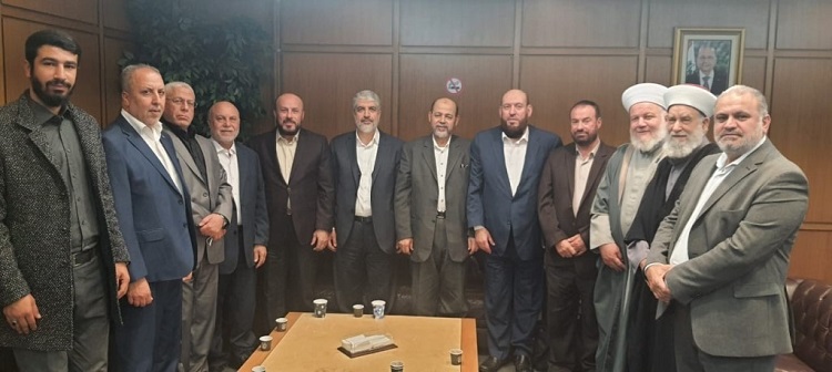 خالد مشعل خلال زيارته إلى لبنان مؤخراً
