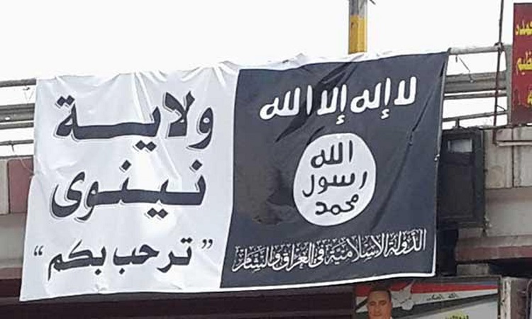 راية الخلافة الداعشية التي رفعها التنظيم لدى احتلاله مدينة الموصل قبل سبع سنوات