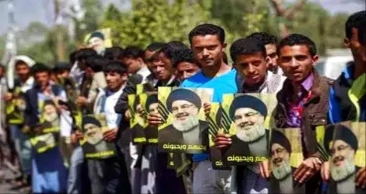 رفع صور نصر الله في صنعاء