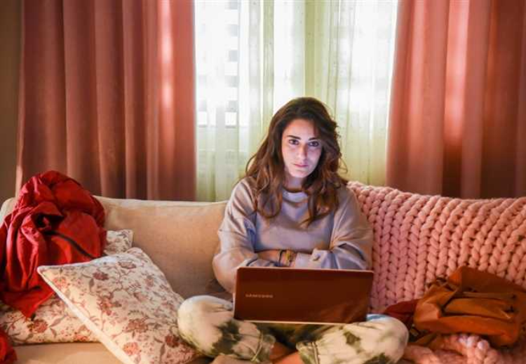 الفنانة أمينة خليل بشخصية "زيزي"