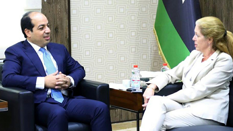 ستيفاني وليامز في لقاء مع أحمد معيتيق