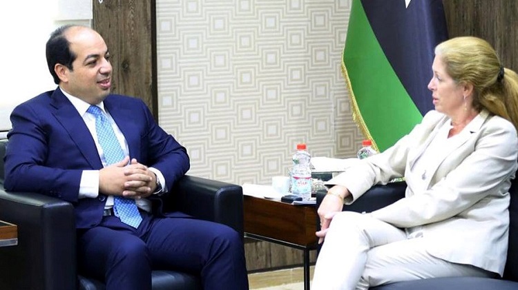 ستيفاني ويليامز مع أحمد معيتيق، نائب رئيس حكومة الوفاق