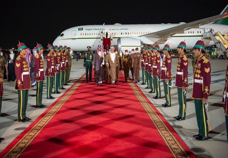 استقبال حافل لولي العهد السعودي محمد بن سلمان في سلطنة عُمان